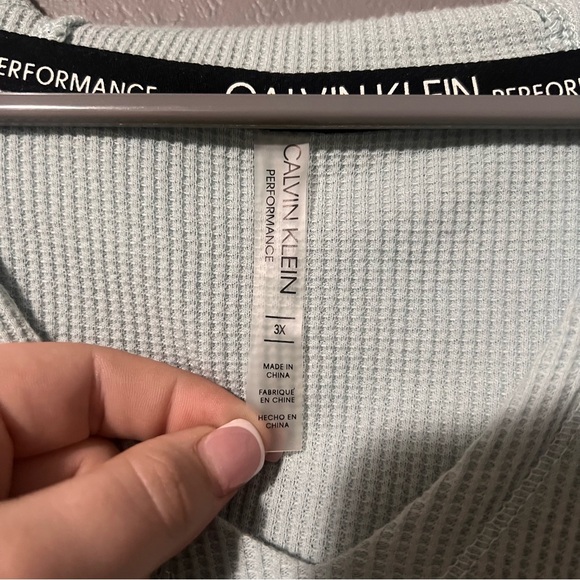 Calvin Klein performance long sleeve - Picture 3 of 3